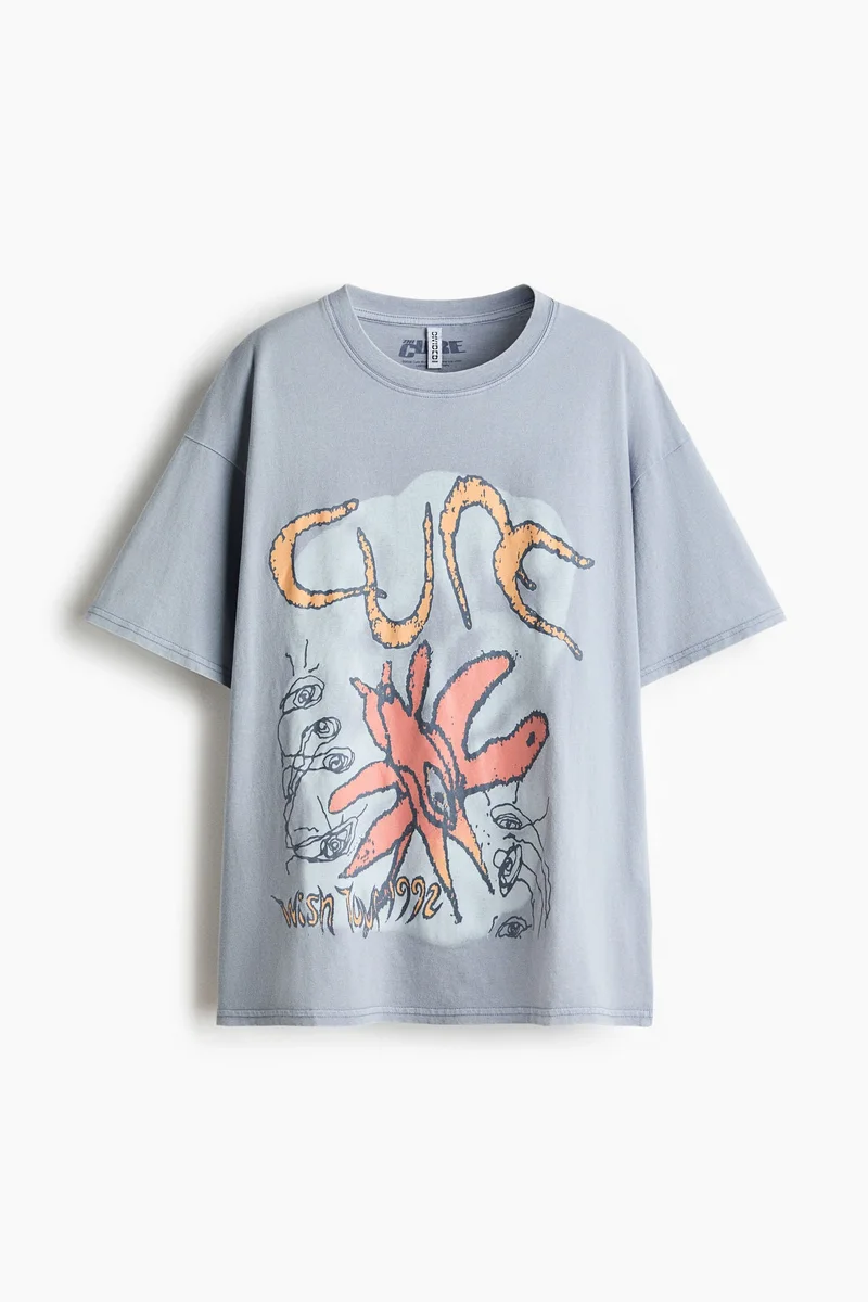 اتش اند ام تي-شيرت فضفاض مزين بطبعة