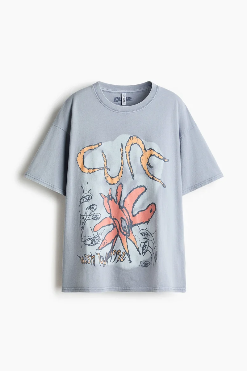 اتش اند ام تي-شيرت فضفاض مزين بطبعة