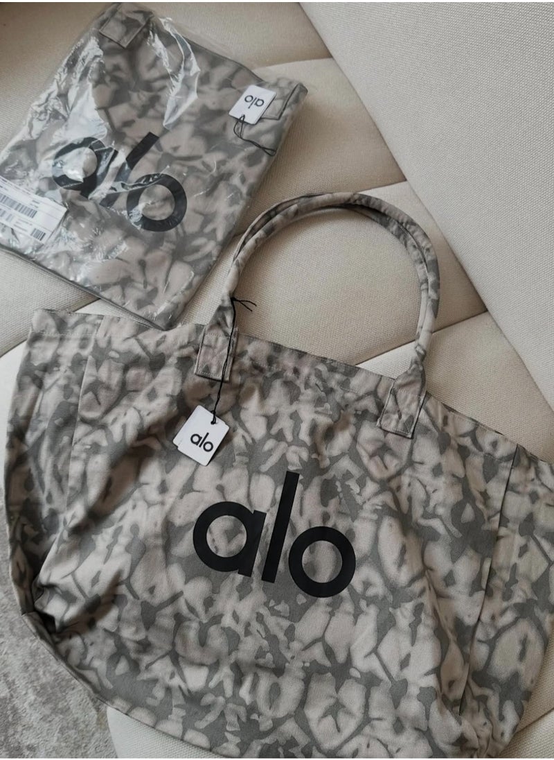 ألو يوغا - رمزية التسوق Tote - Image 1