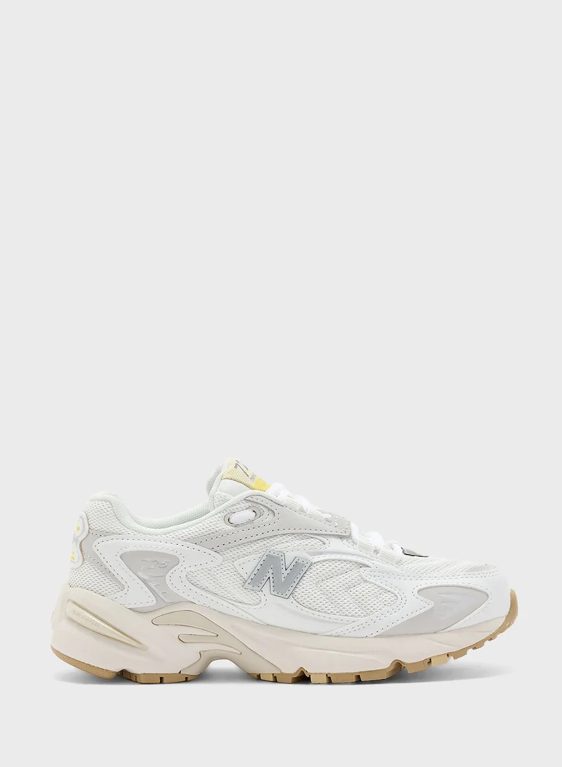New Balance 725 Low Top Sneakers