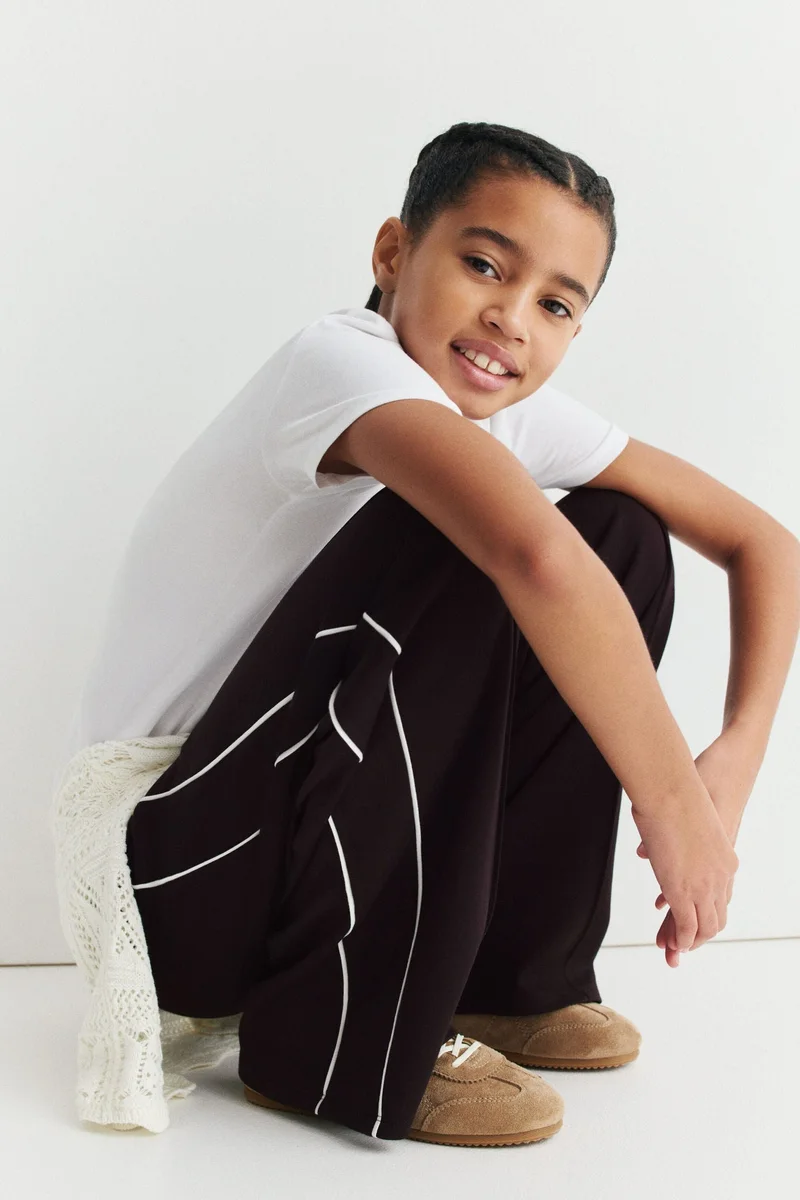 اتش اند ام بنطلون رياضي من قماش سكوبا بأرجل واسعة