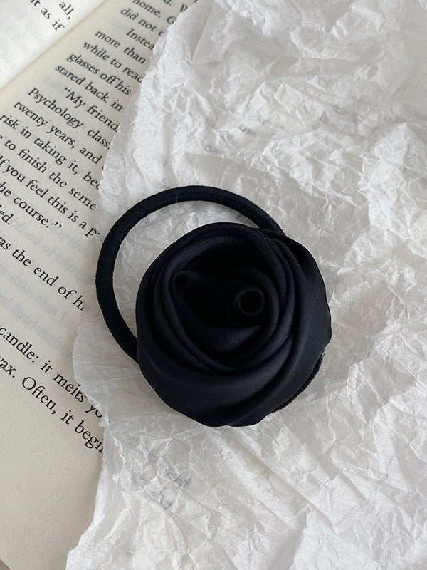 Styli Styli Set of 3 - Flower Detail Hair Tie  - Image 4