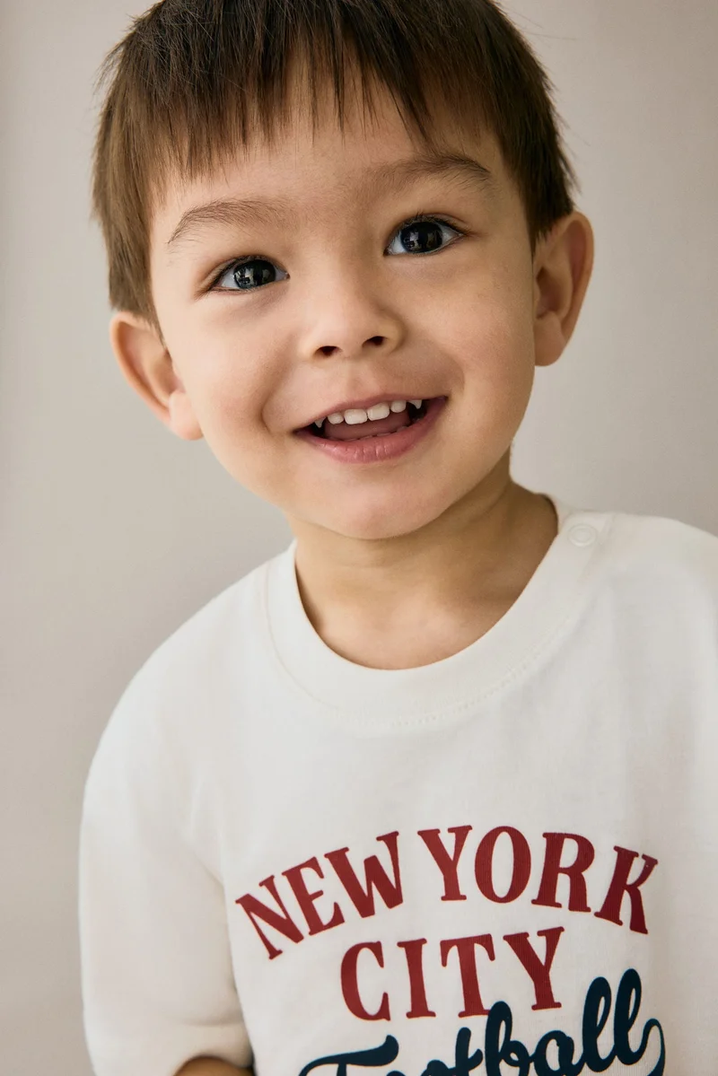 اتش اند ام تي-شيرت قطني مزين بطبعات