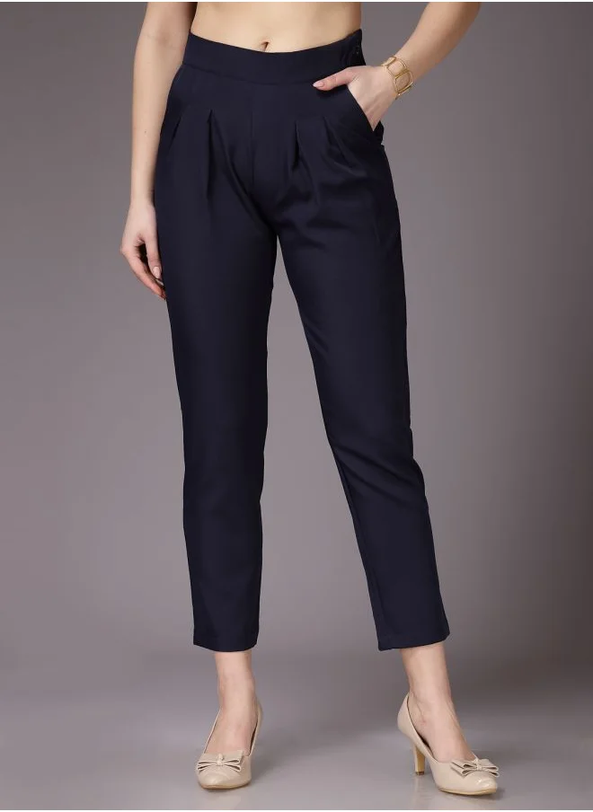 مرفوعة Women Regular Fit Solid Mid-Rise Pleated Pants