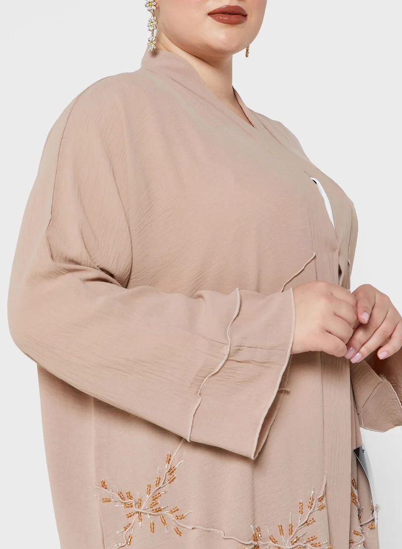 Hayas Closet Curve Embroidered Classic Abaya