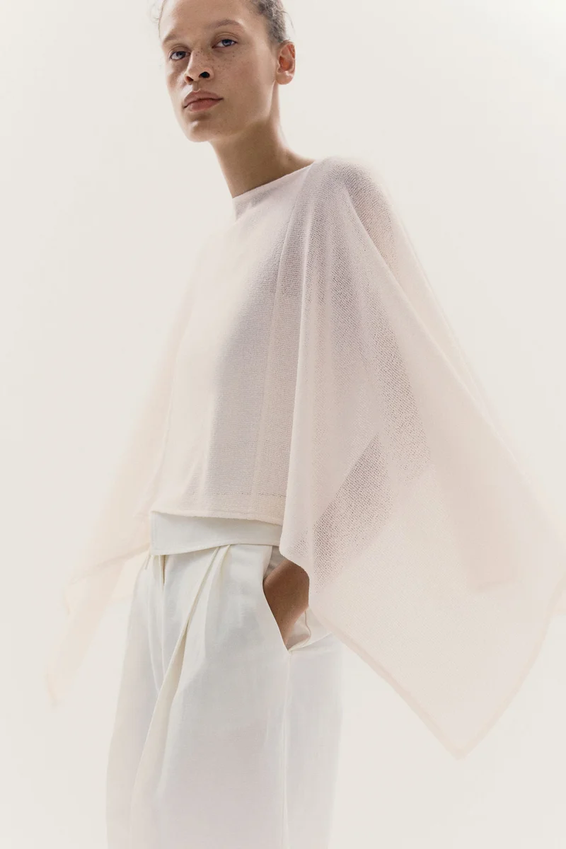 Fine-knit cape