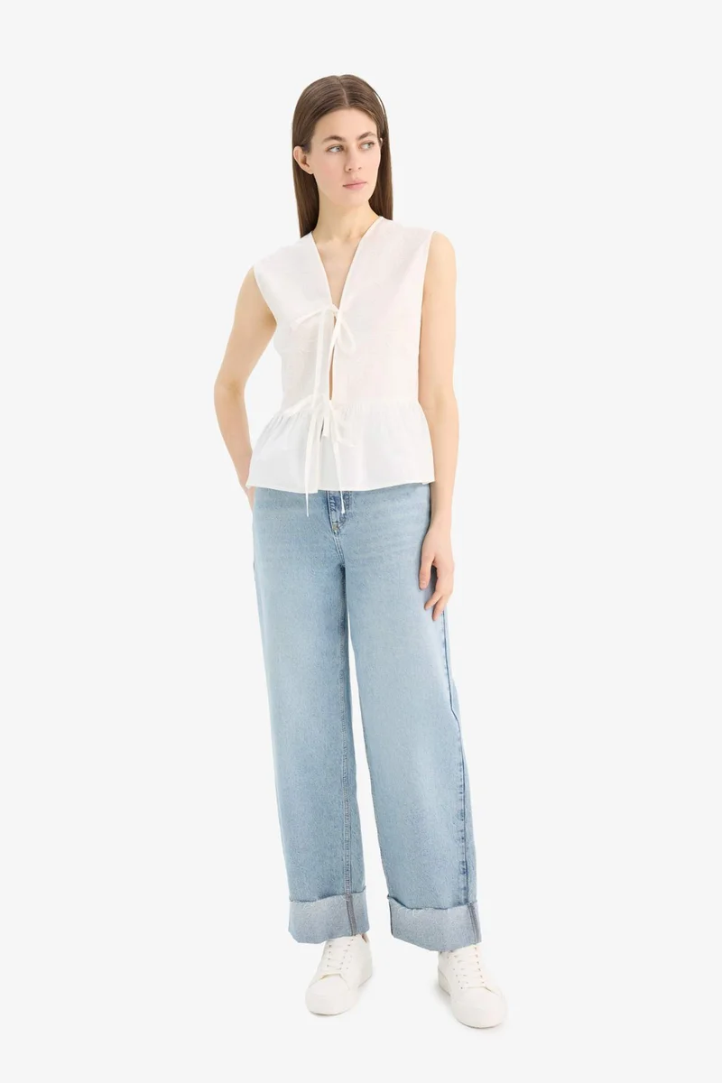 ديفاكتو Slim Fit V-Neck Sleeveless Blouse