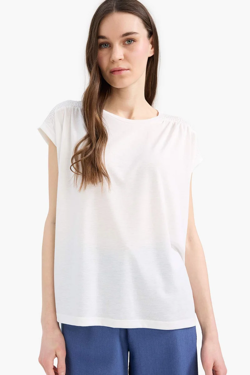ديفاكتو Traditional Crew Neck Short Sleeve T-shirt