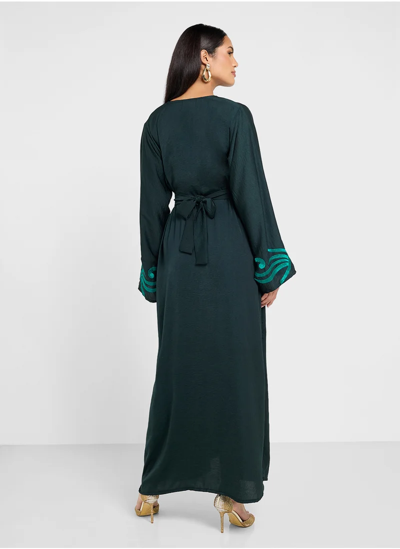 hayas closet Straight Sleeve Crew Neck Embroidered Abaya