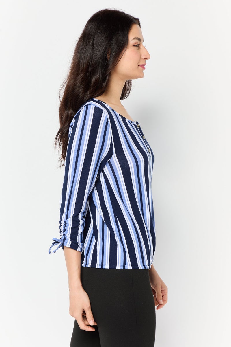 ADRIENNE VITTADINI بلوزة نسائية بياقة دائرية وأكمام 3/4 مخططة، متعددة الألوان - Image 4