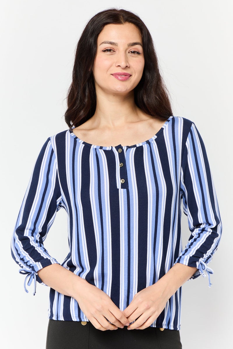 ADRIENNE VITTADINI بلوزة نسائية بياقة دائرية وأكمام 3/4 مخططة، متعددة الألوان - Image 1