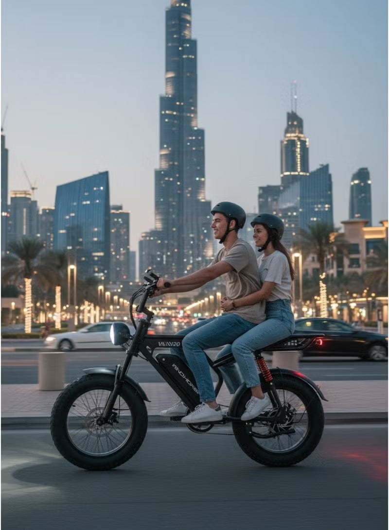 ويندهورس دراجة كهربائية V8 PRO – محرك تروس خلفي بقوة 750 واط، بطارية 48 فولت 16.6 أمبير/ساعة عالية السعة، سرعة قصوى 50 كم/س، مدى قيادة حتى 45 كم، إطارات عريضة مقاس 20 إنش، نظام تعليق مزدوج، ناقل حركة Shimano بـ 7 سرعات، هيكل من سبيكة الكربون، مكابح قرصية مزدوجة - Image 2