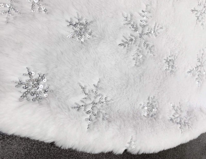 CHICHIC 48 Inch Large Christmas Tree Skirt White Tree Skirt Xmas Faux Fur Tree Skirts Christmas Decorations for Holiday Tree Ornaments Christmas Party Home Decorations with Sequin Silver Snowflakes - Image 3