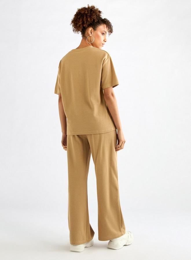 سبلاش فيڤ طقم بنطلون وتيشيرت مطرّز بياقة ضيقة - Image 3