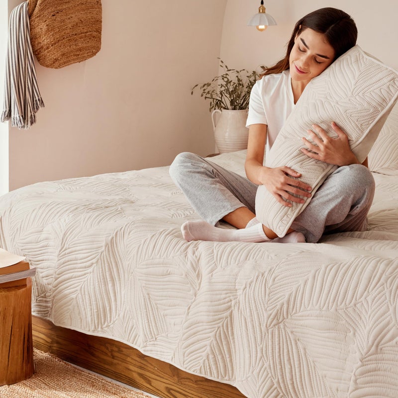 Exclusivo Mezcla Queen Quilt Bedding Set, Lightweight Brich Beige Quilts Queen Full Size for All Seasons, Soft Microfiber Bedspreads Coverlets Bed Cover with Leaf Pattern, 3 Piece - Image 4