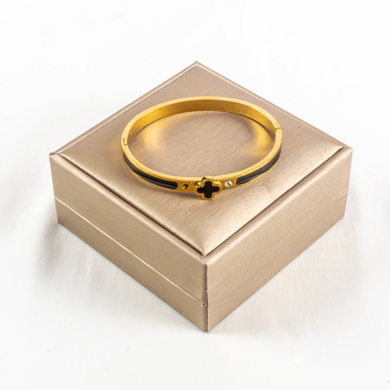 أسورة أستانليس ستيل ذهبي شكل زهرة البرسيم سوداء - Image 1