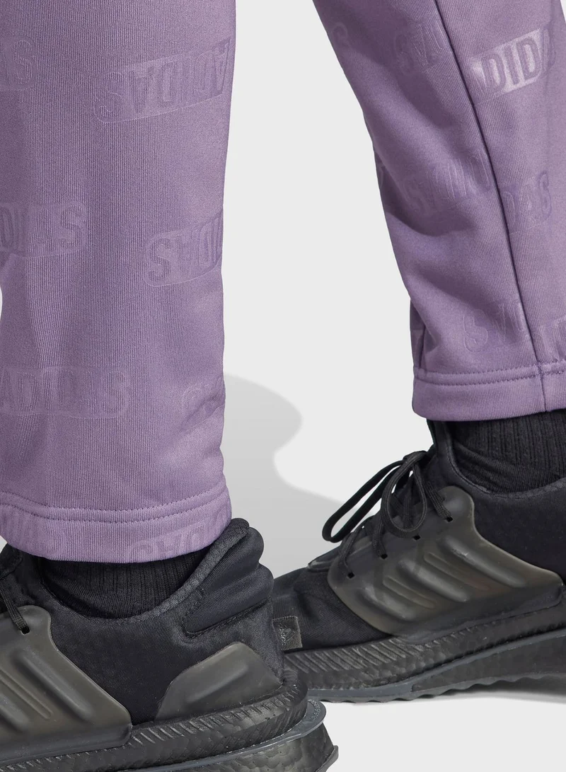 adidas بنطال كيو 4 بشعار كبير