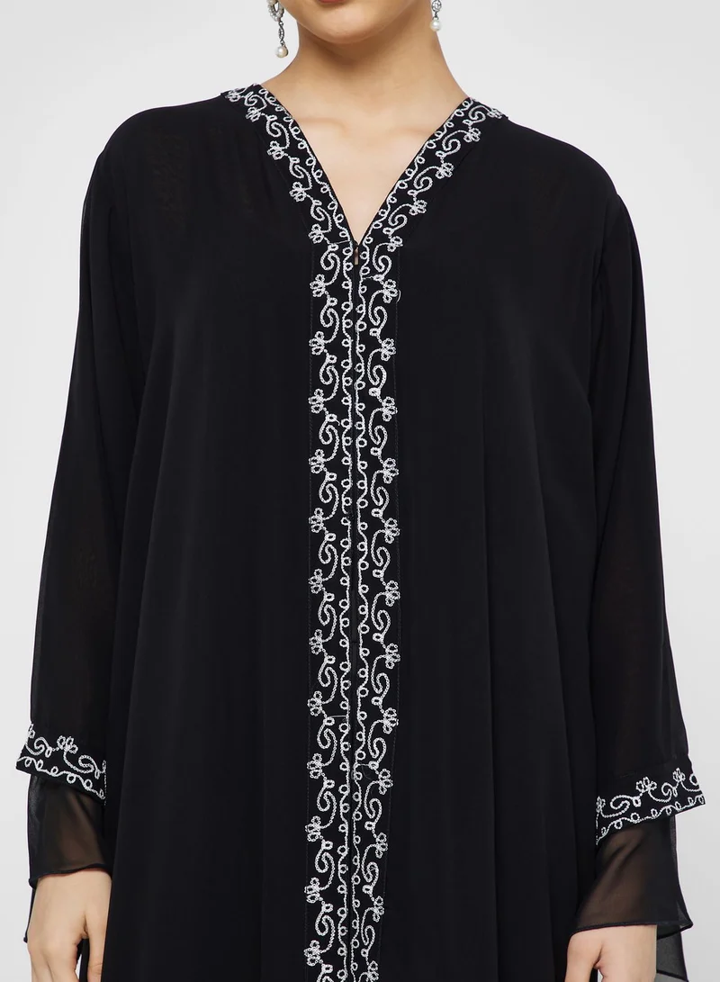 hayas closet V-Neck Embroidered Abaya