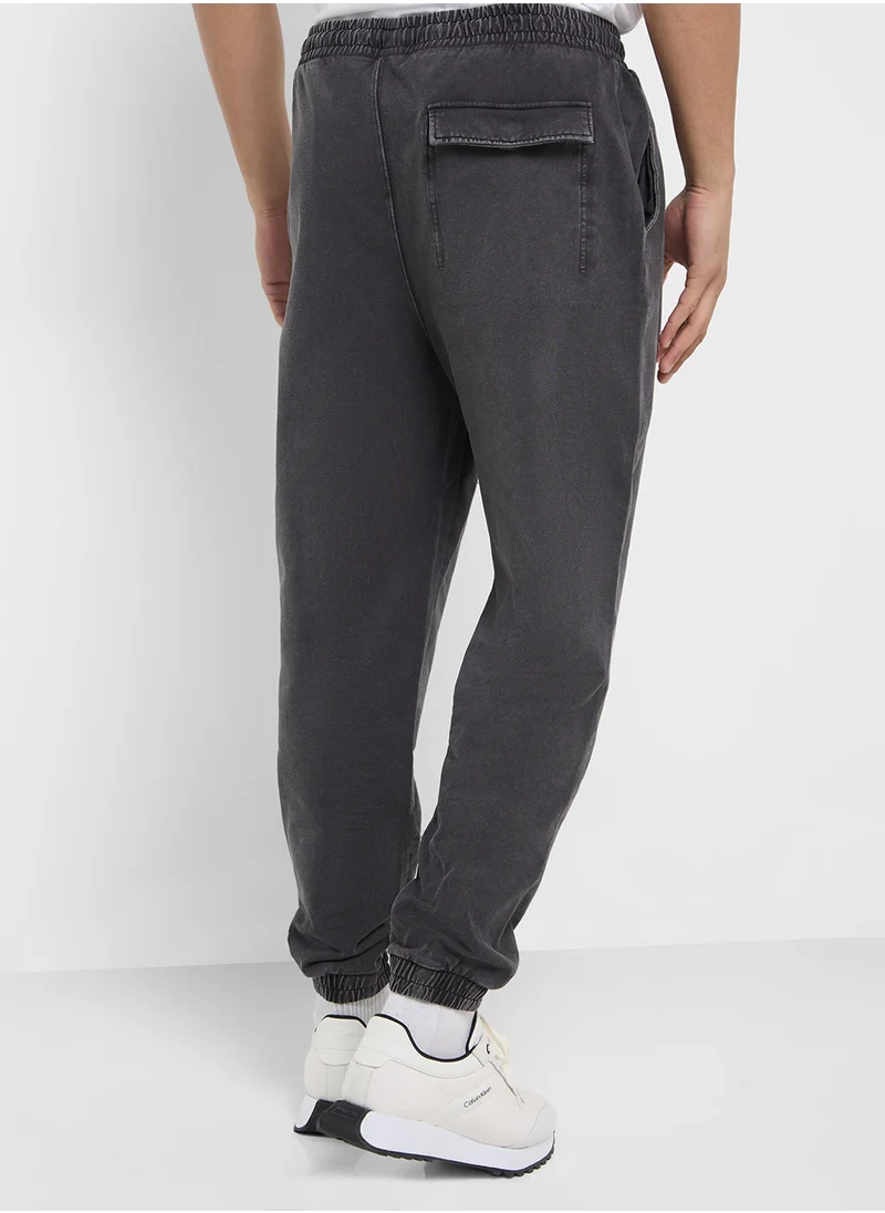 GUESS Drawstring Detailed Cuffed Sweatpants