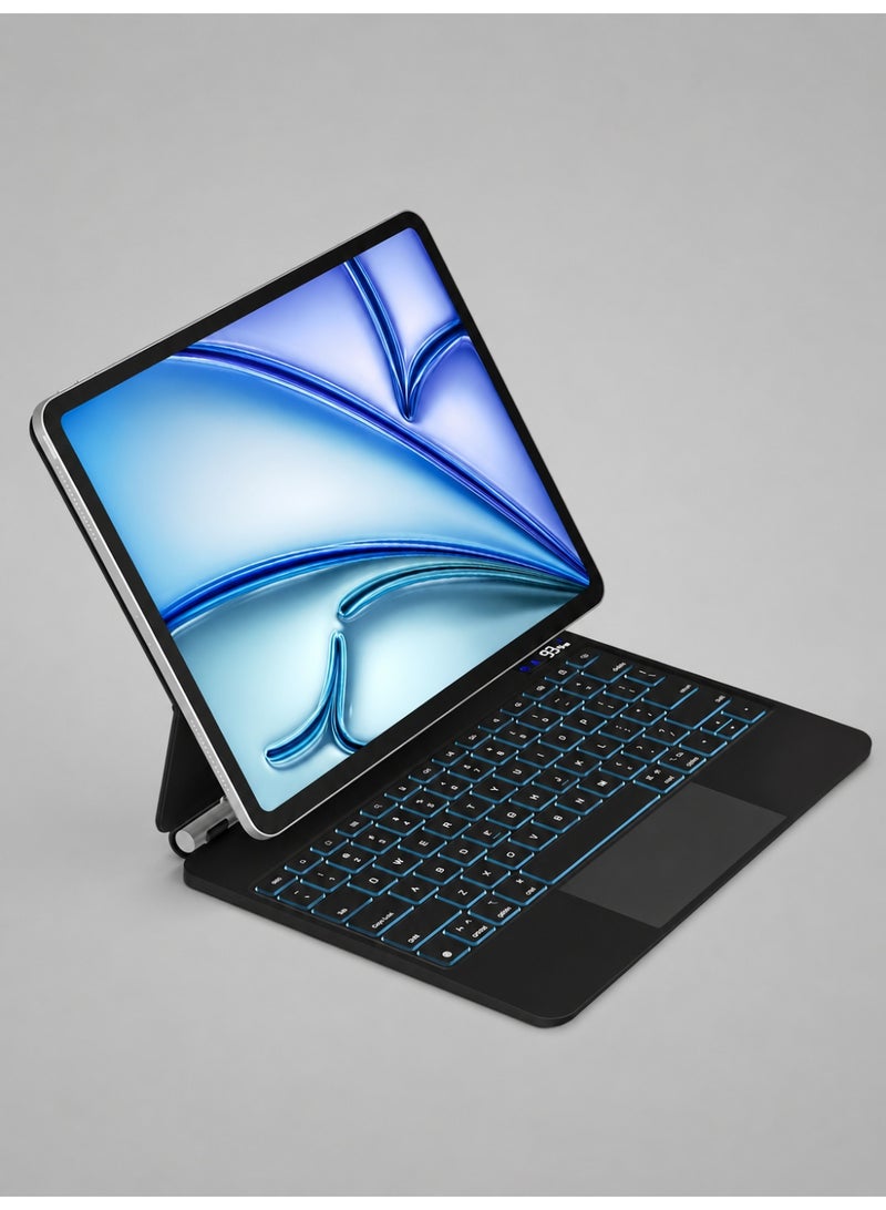 آرترابيت حافظة لوحة مفاتيح لأجهزة iPad Air مقاس 13 بوصة (M3 2025 / M2 2024) وiPad Pro مقاس 12.9 بوصة (الجيل السادس/الخامس/الرابع/الثالث)، لوحة مفاتيح ثنائية اللغة باللغتين العربية والإنجليزية، حامل عائم على طراز Magic، لوحة تتبع متعددة اللمس، مفاتيح بإضاءة خلفية - Image 1