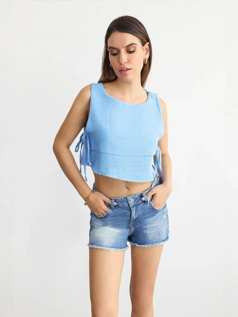 زوبعة بلوزة قصيرة قطنية بياقة مستديرة ورباط جانبي