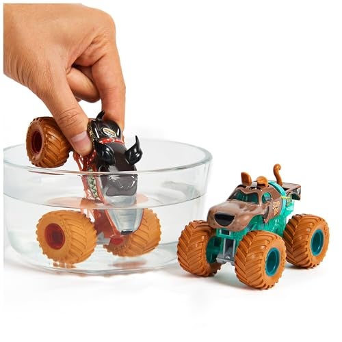 Monster Jam, Official Monster Mutt Rottweiler Vs. Scooby Doo Color-Changing Die-Cast Monster Trucks, 1:64 Scale - Image 3