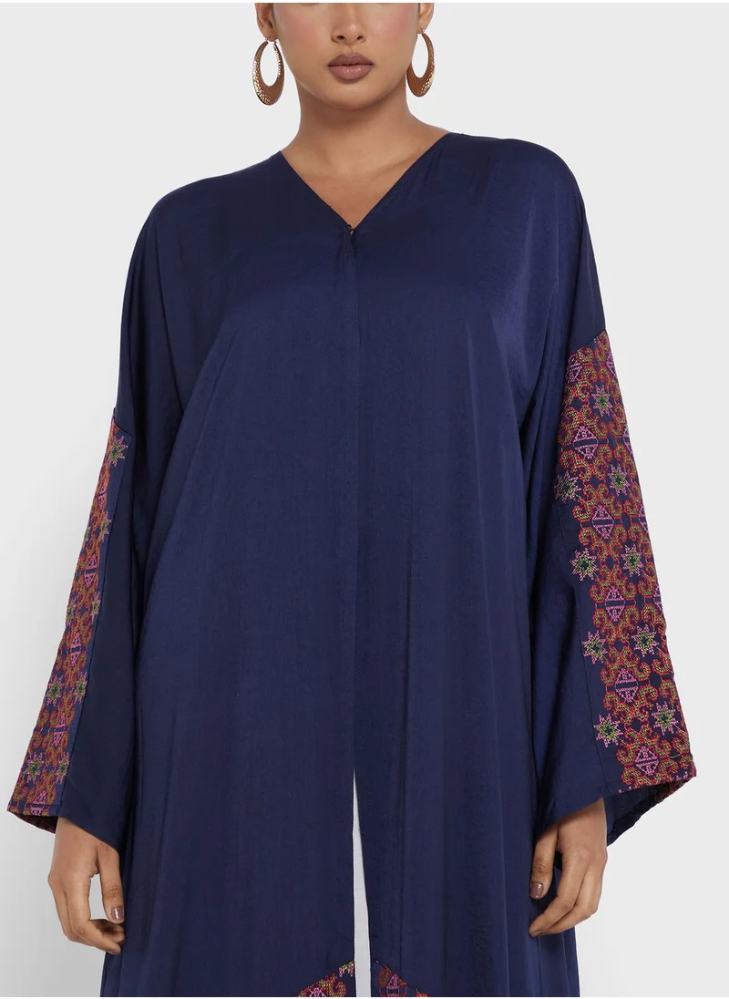 hayas closet Embroidered Flared Sleeve Abaya