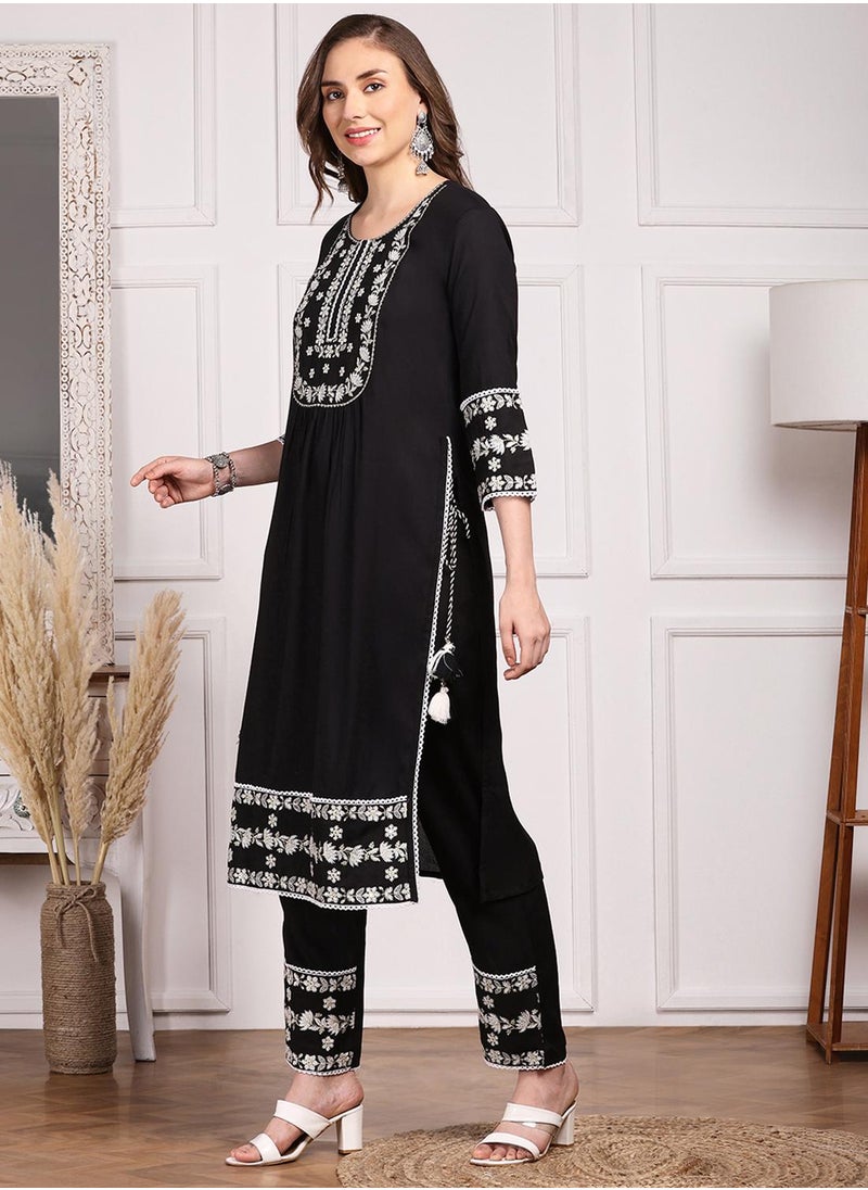 ISHIN Straight Fit Yoke Design Pattern Round Neck Three-Quarter Sleeves Black Colour Knitted Cotton Kurta Set for Women with Semi Elastic Closure - Perfect for your Festive Celebrations  - Image 3
