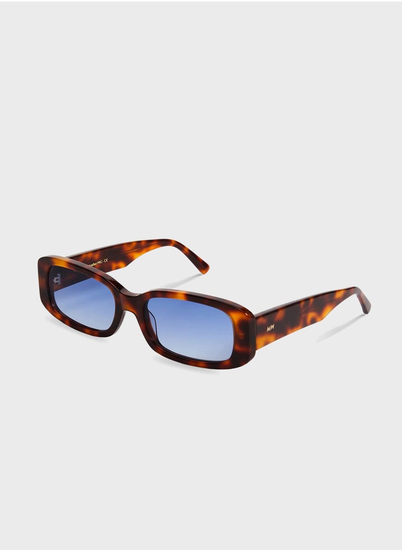 MESSYWEEKEND - Roxie-1 Oversized Sunglasses - Image 1