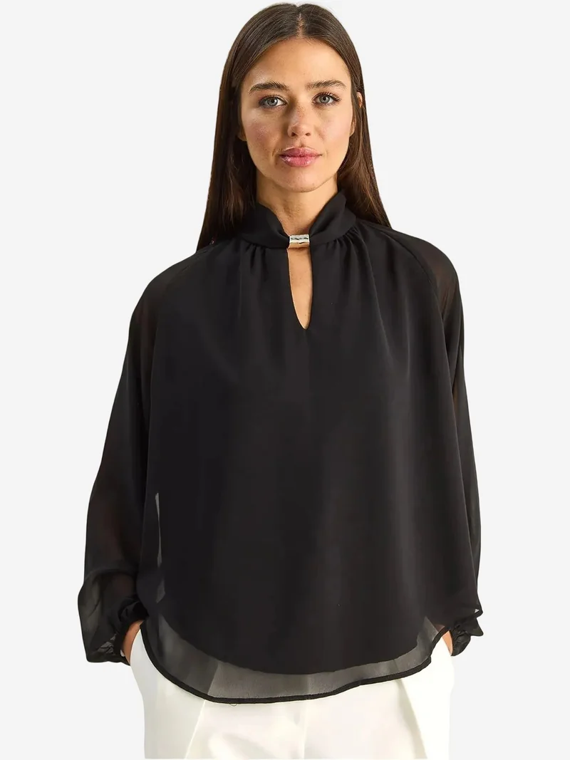 بيانكو لوتشي LUCCI Mandarin Collar Chiffon Blouse with Stone Accessory