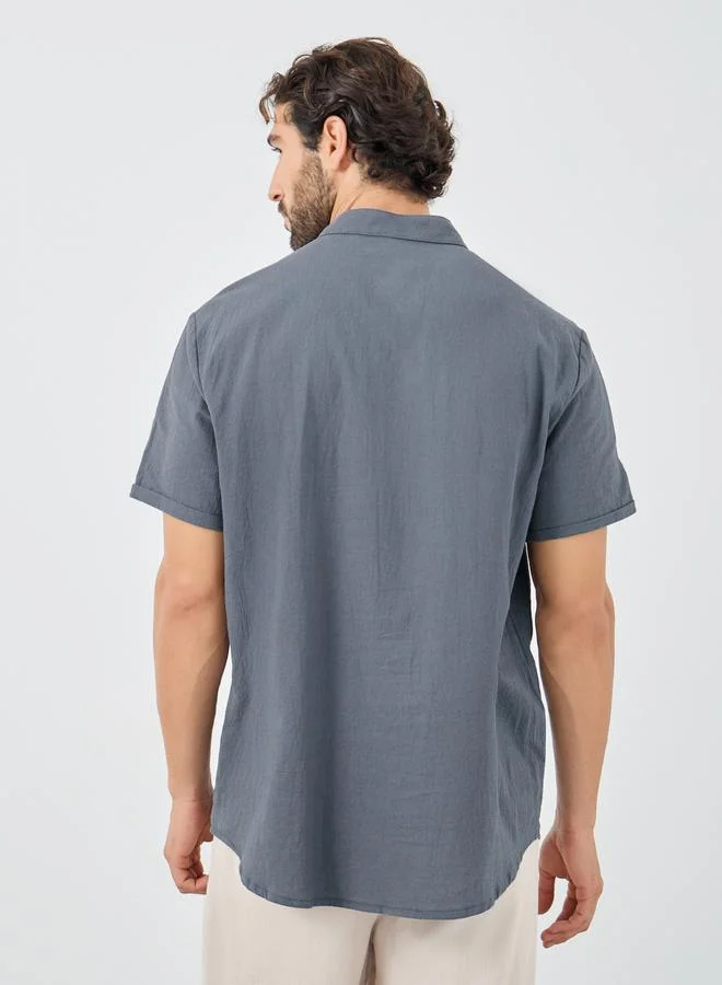 تايك تو قميص بأزرار وياقة ماندرين بلون سادة