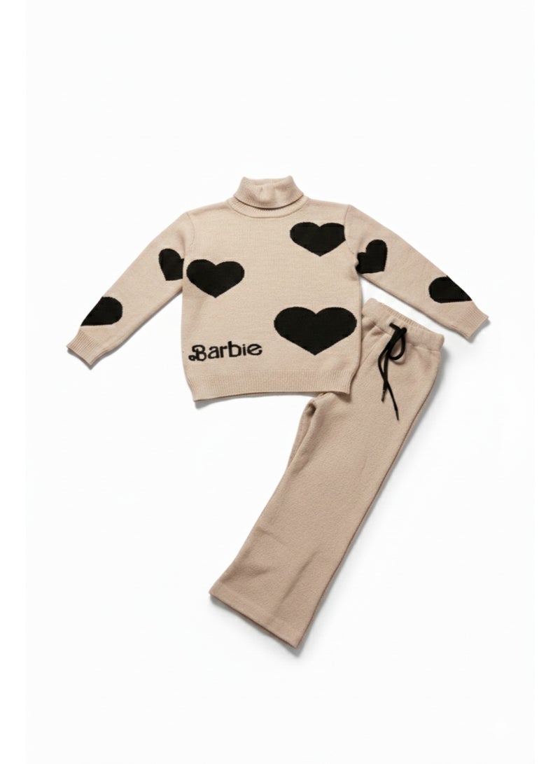 باربي طقم بناتي شتوي – 2 قطع – سويت شيرت بياقة عالية + بنطال – نقشة قلوب – مناسب لعمر 2 إلى 5 سنوات - Image 4