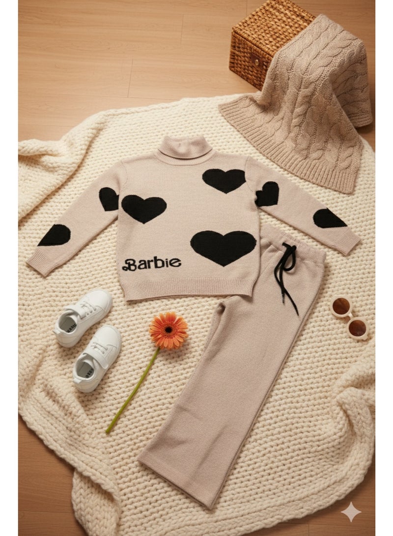 باربي طقم بناتي شتوي – 2 قطع – سويت شيرت بياقة عالية + بنطال – نقشة قلوب – مناسب لعمر 2 إلى 5 سنوات - Image 2