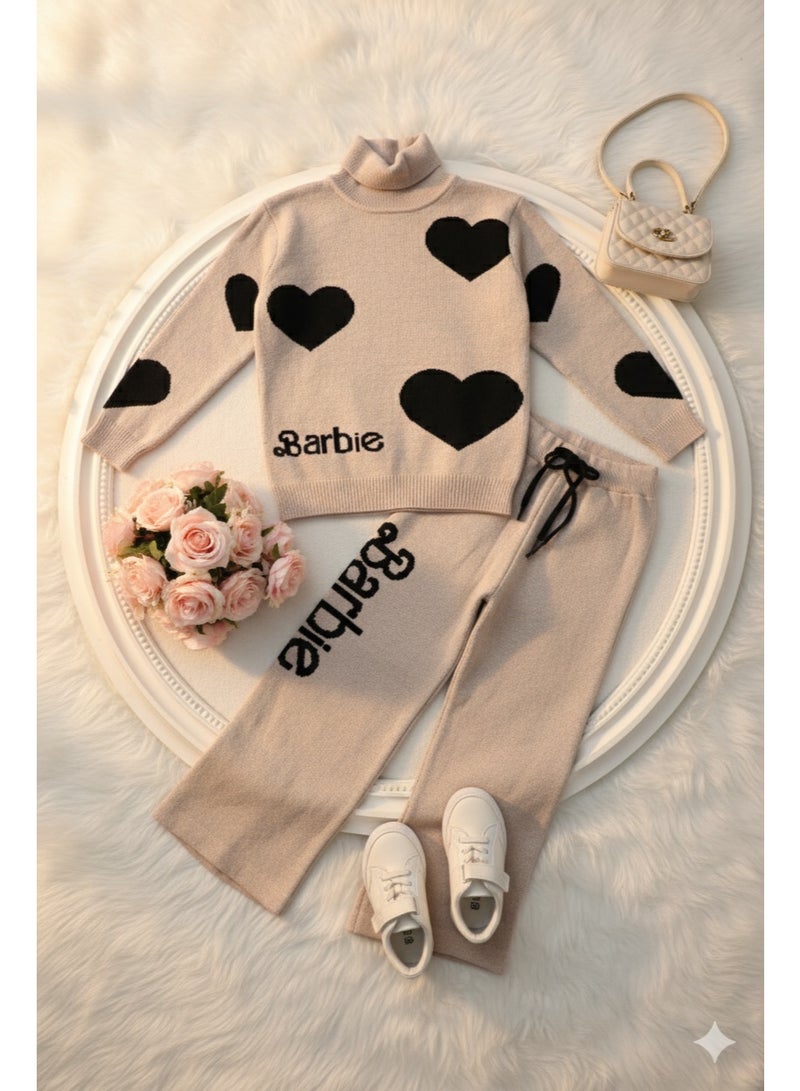 باربي طقم بناتي شتوي – 2 قطع – سويت شيرت بياقة عالية + بنطال – نقشة قلوب – مناسب لعمر 2 إلى 5 سنوات - Image 1