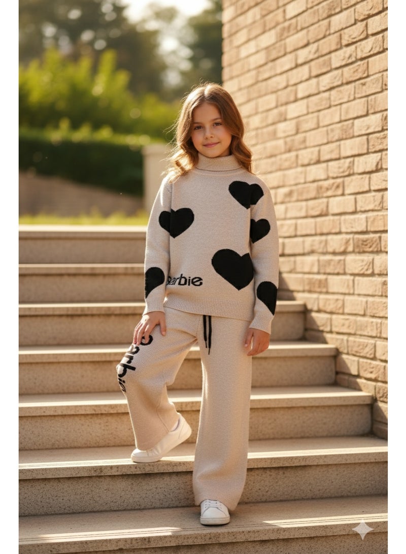 باربي طقم بناتي شتوي – 2 قطع – سويت شيرت بياقة عالية + بنطال – نقشة قلوب – مناسب لعمر 2 إلى 5 سنوات - Image 3