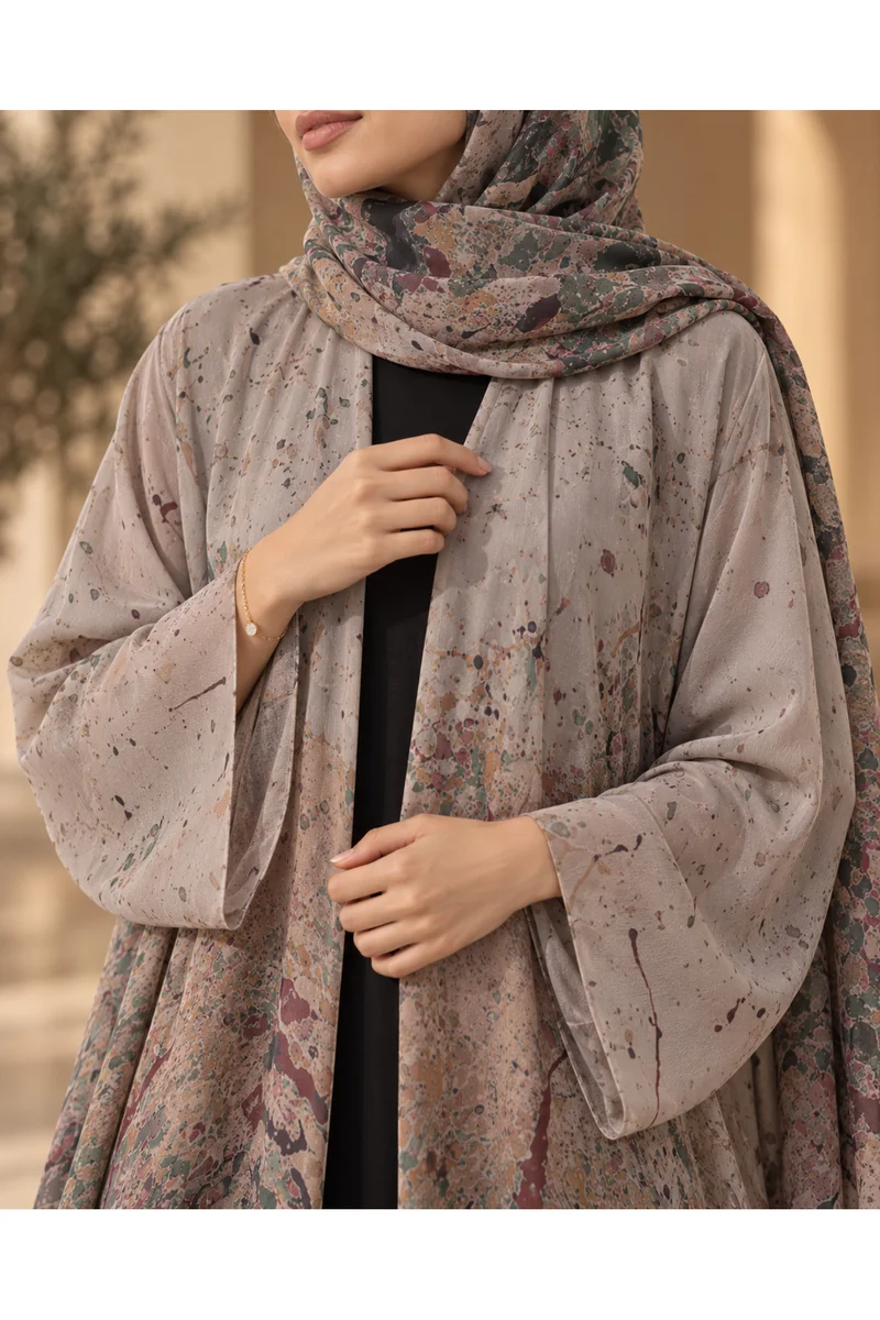 كافالي عباية نسائية فاخرة مفتوحة بطبعة تجريدية مع حجاب/شال مطابق - تاوبي ومريمي ووردي