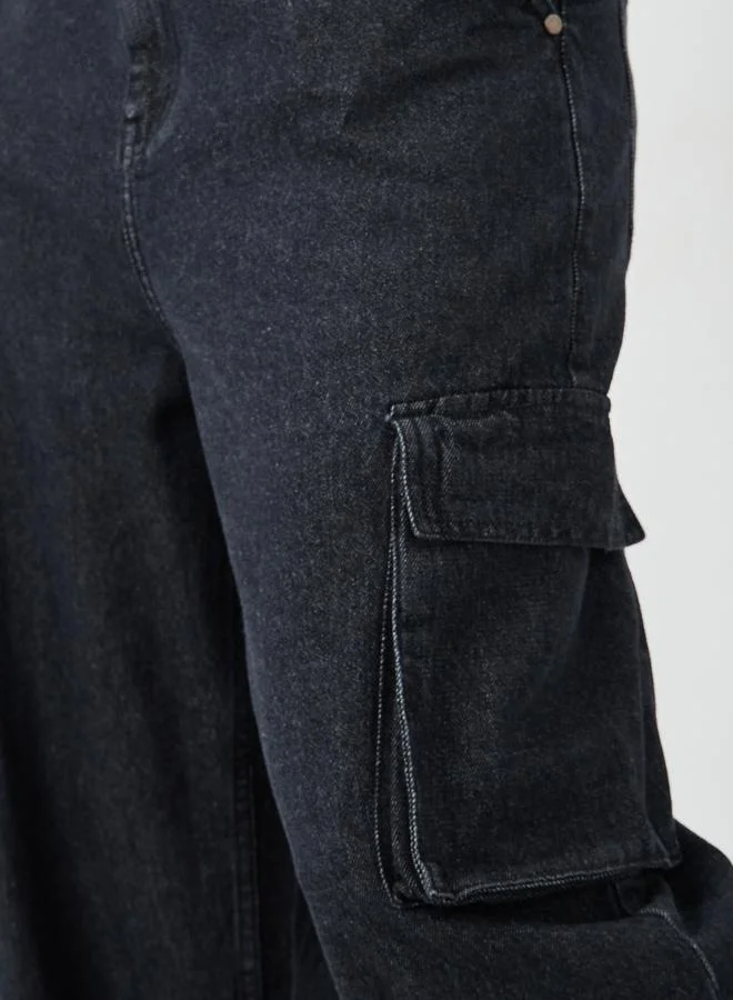 Styli Styli Mid Rise Washed Wide Leg Cargo Jeans