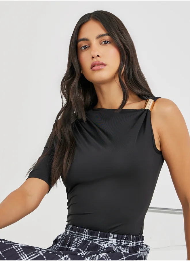 Styli Styli Solid One Sleeve Ruched Detail Top