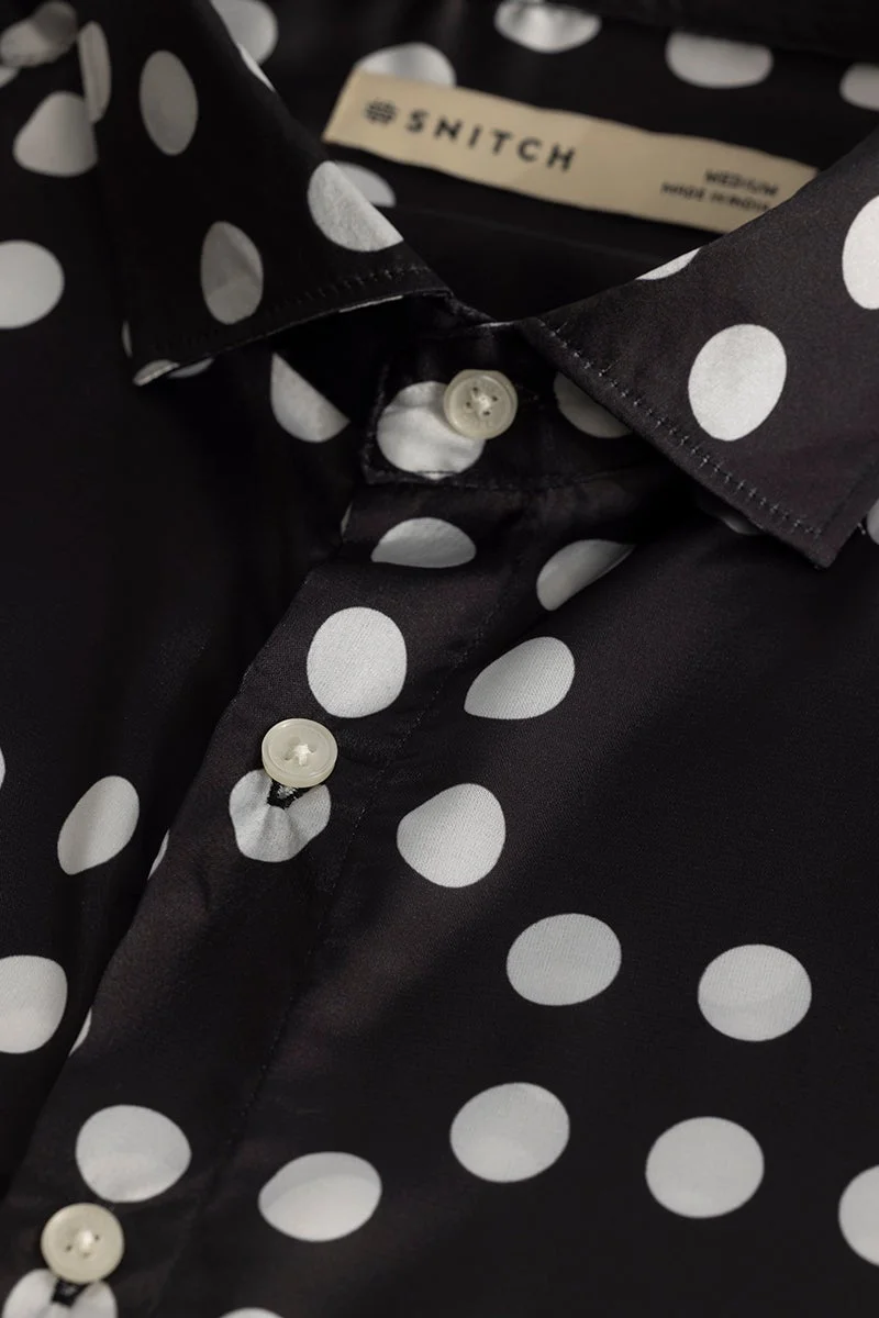 سنيتش قميص ساتان أسود حريري من دوتيك