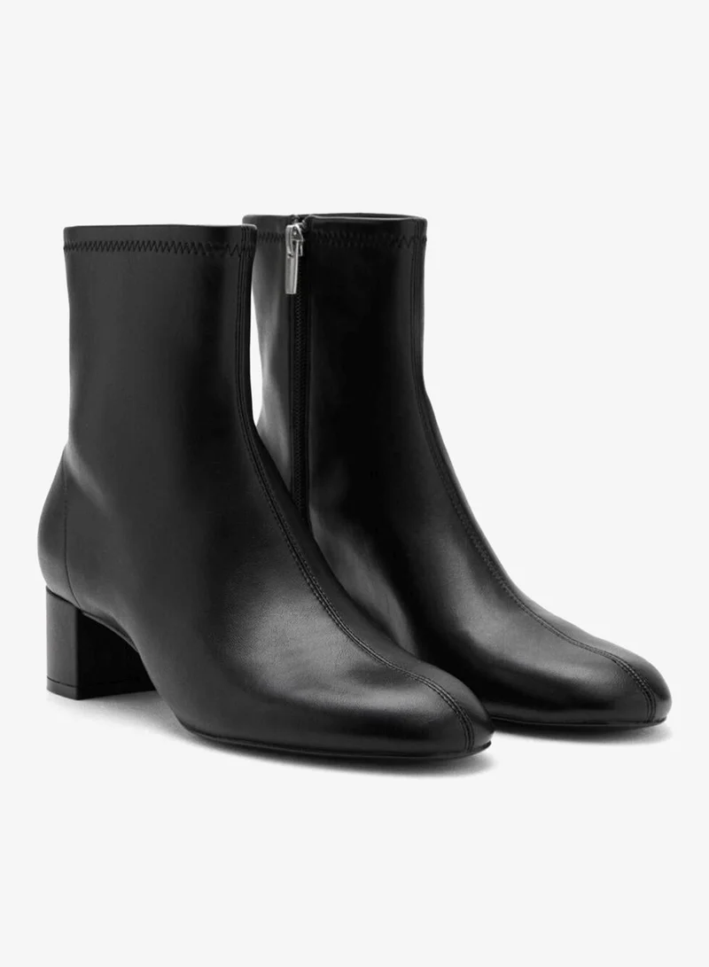 مانجو بوت للكاحل بكعب عريض ومقدمة دائرية