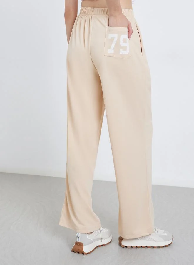 تايك تو بنطال بتفاصيل جيب مُطبع بخصر مطاطي