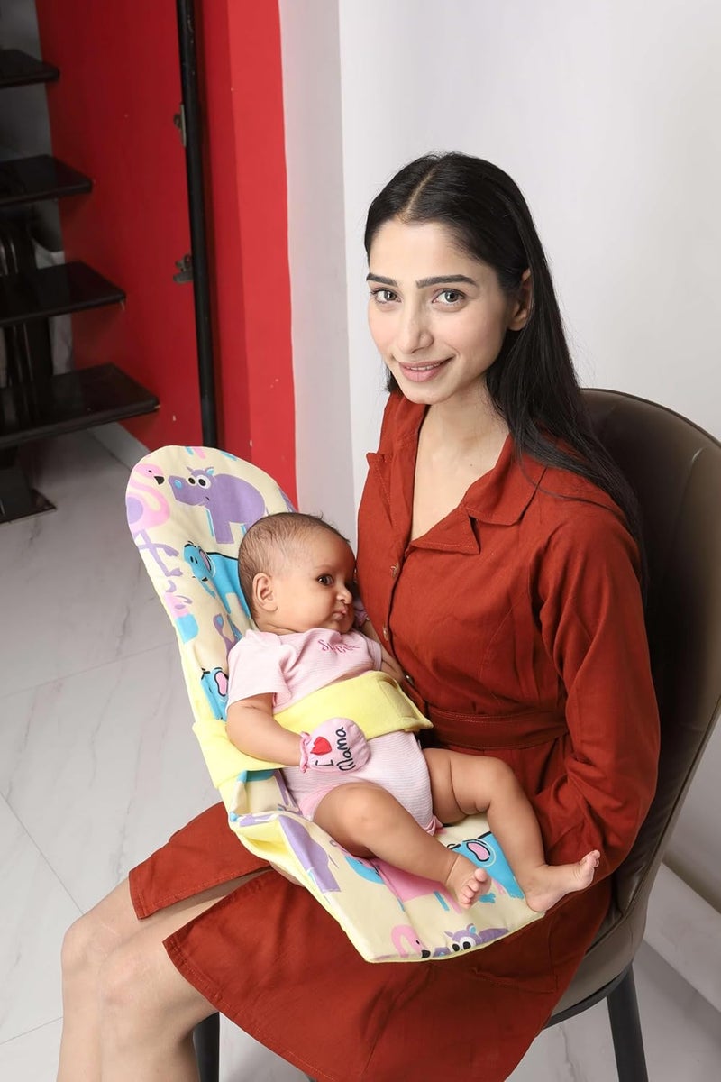 HOOPA وسادة تغذية HOOPA 2 في 1 باللون الأصفر الفاتح | وسادة للرضاعة | حاملة للرضع | حاملة للمولود الجديد | وسادة للرضاعة | حاملة مائلة (باللون الأصفر الفاتح) - Image 1