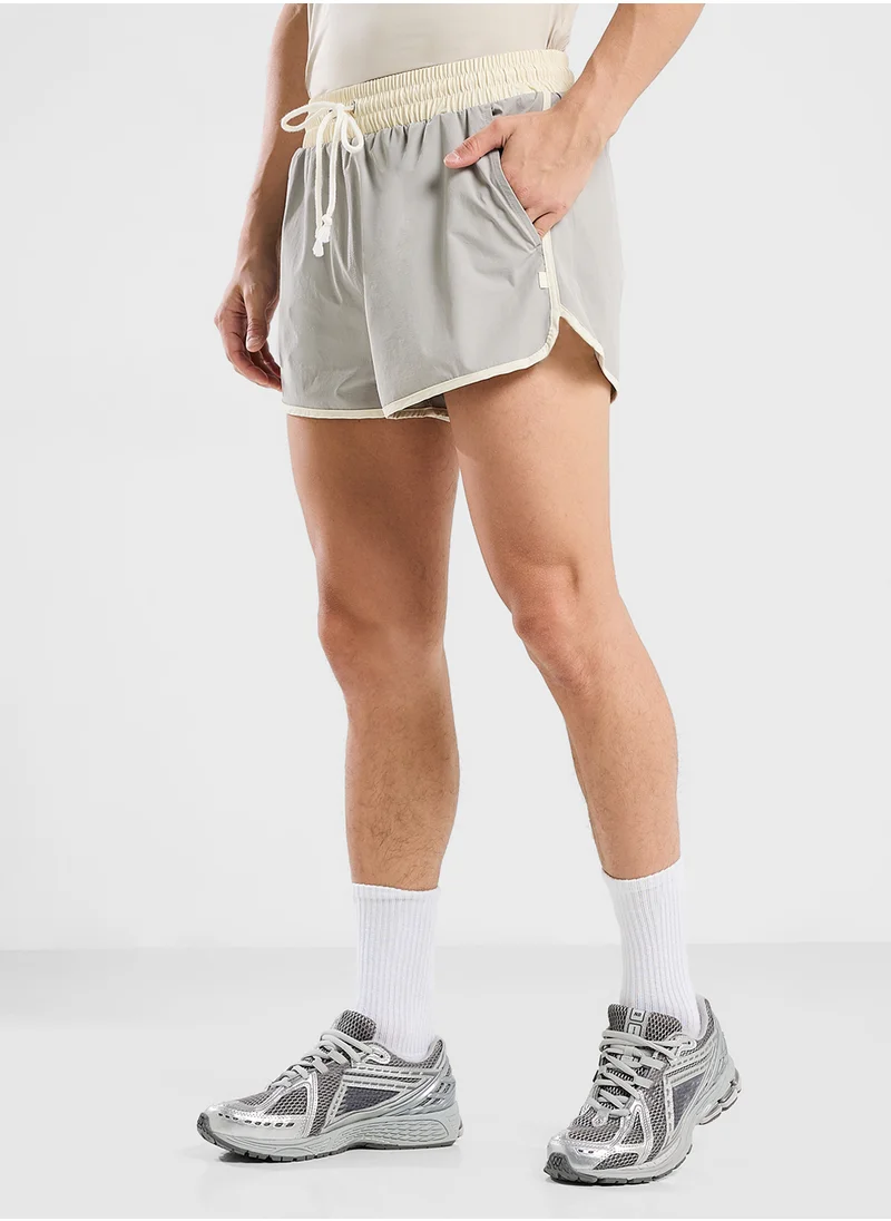 سكوات وولف 3" Jogger Shorts
