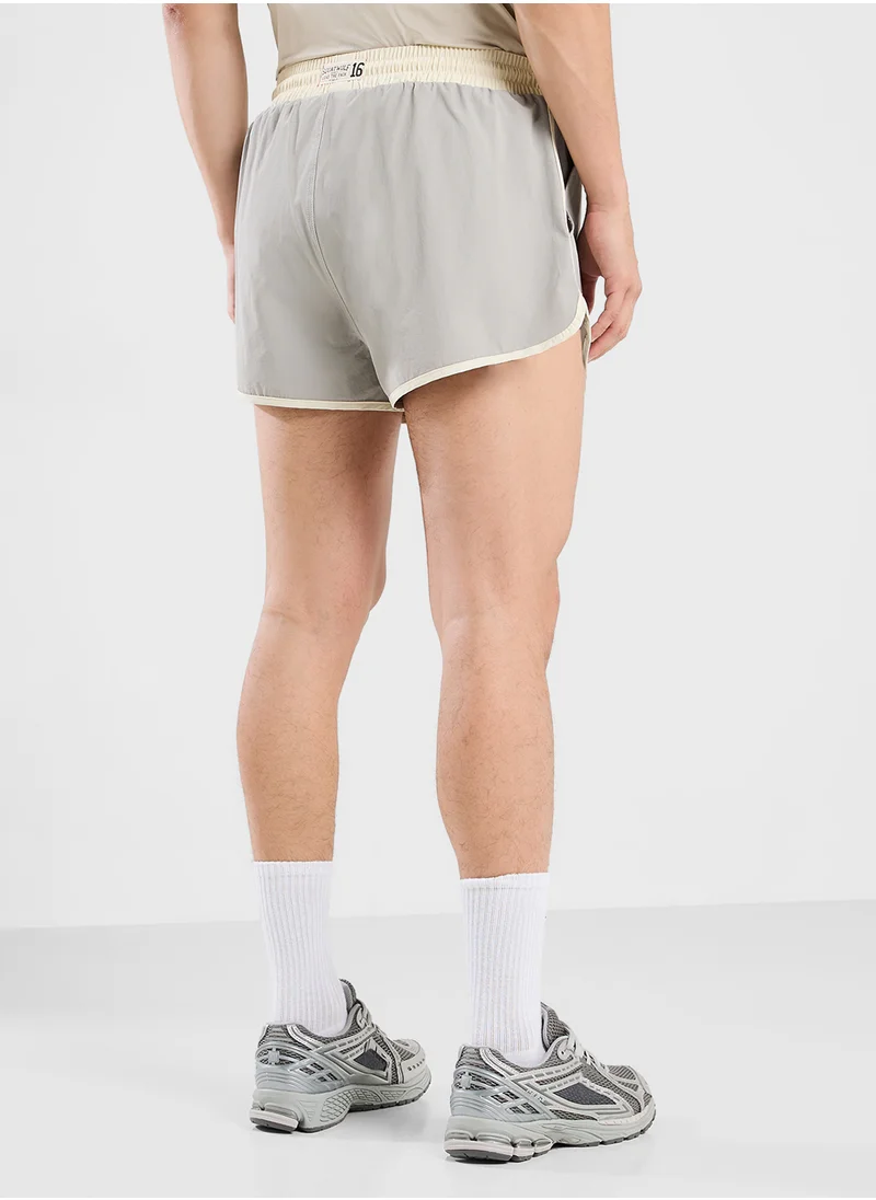سكوات وولف 3" Jogger Shorts