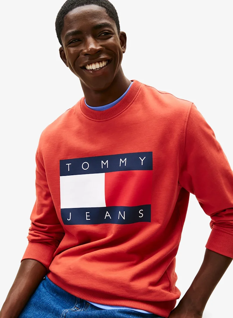 تومي جينز سويت شيرت ريجولار بياقة دائرية بطبعة علم كبير