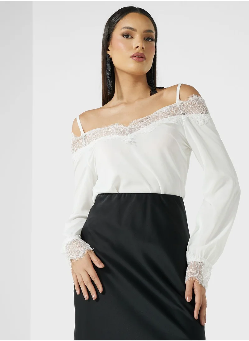 ايلا Lace Neck Top