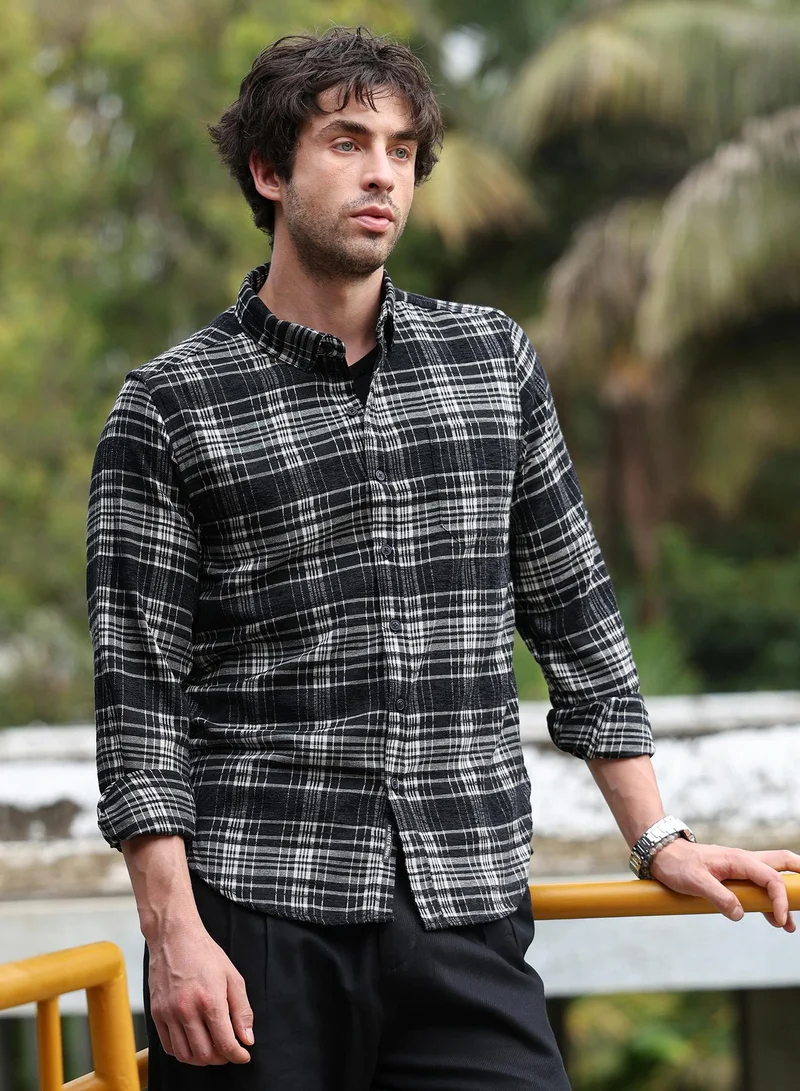 Campus Sutra Men Button-Down Static-Plaid Shirt | Button-Down Collar, Long Button-Cuff Sleeves | Button , Curved Hem | Plaid Jacquard | Woven Fabric For Casual & Daily Wear | Midnight Black