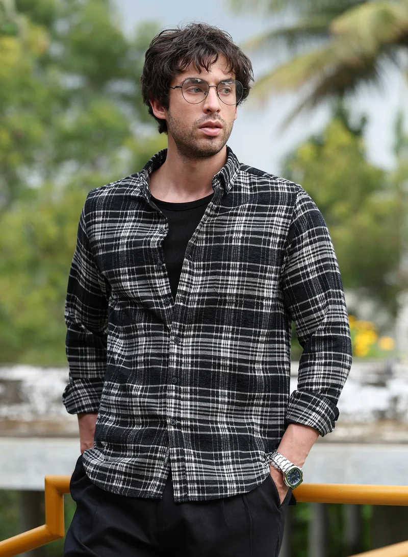 Campus Sutra Men Button-Down Static-Plaid Shirt | Button-Down Collar, Long Button-Cuff Sleeves | Button , Curved Hem | Plaid Jacquard | Woven Fabric For Casual & Daily Wear | Midnight Black