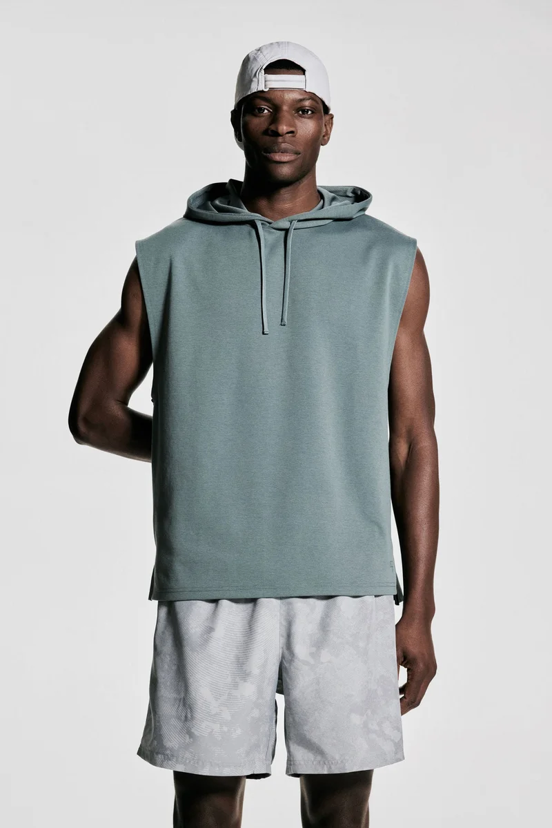 اتش اند ام شورت رياضي سريع الجفاف