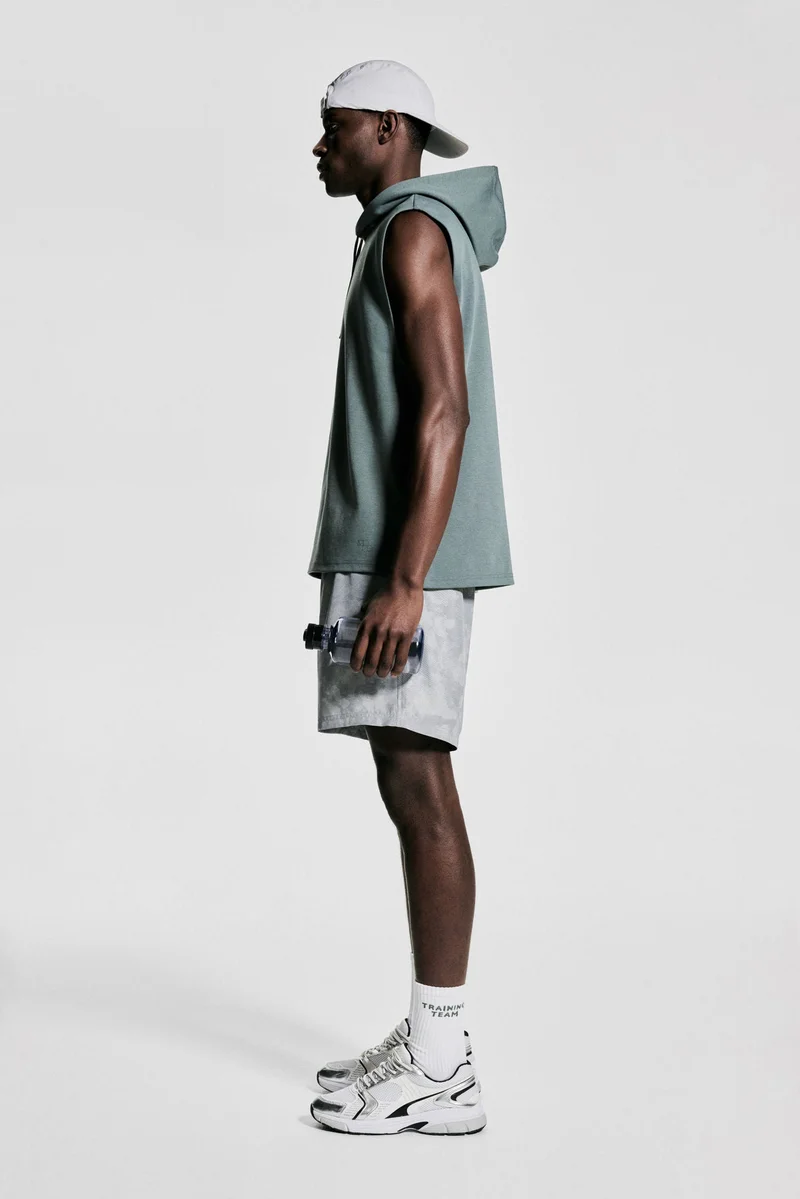 اتش اند ام شورت رياضي سريع الجفاف